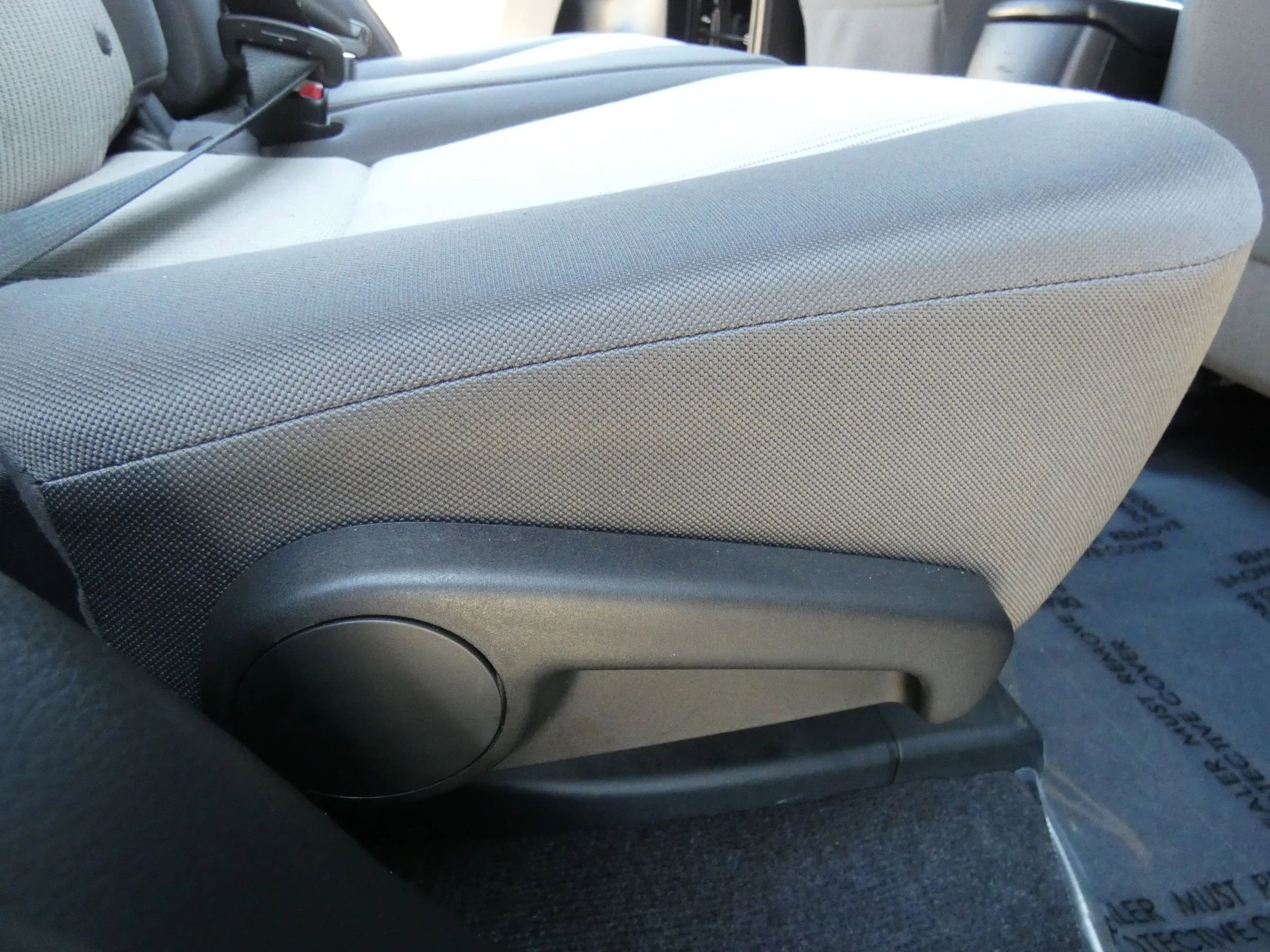 Used 2015 Toyota RAV4 LE image 36