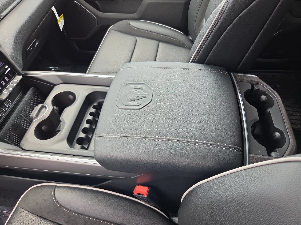 New 2026 RAM 1500 Laramie w/ Sport Appearance Package AWD/4WD image 35