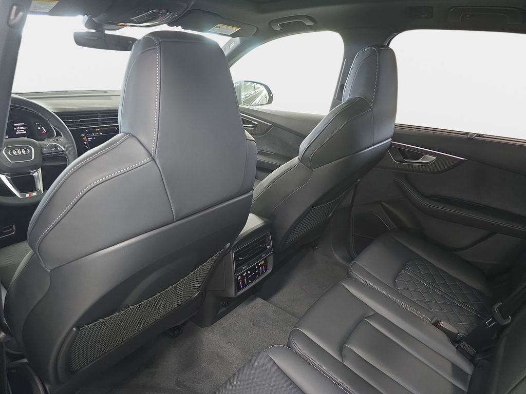 New 2026 Audi SQ7 Premium Plus AWD/4WD image 9