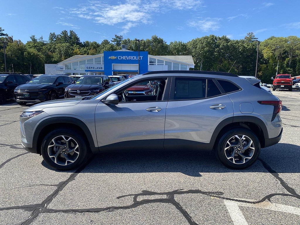 Certified 2024 Chevrolet Trax LT w/ Sunroof Package FWD image 18