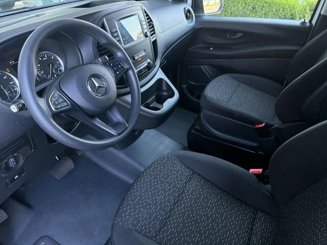 Used 2023 Mercedes-Benz Metris image 11