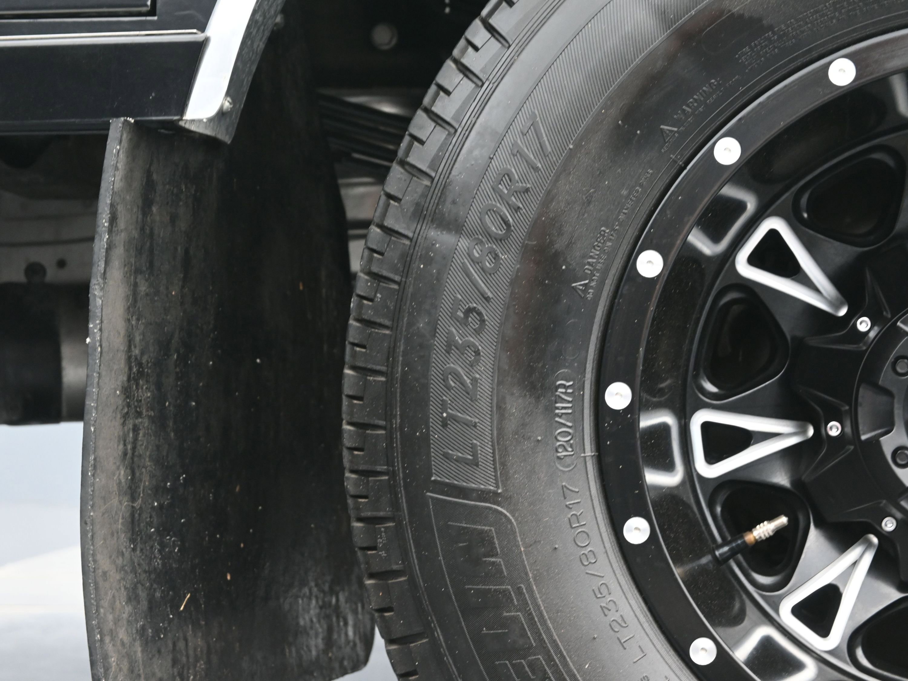 Used 2024 GMC Sierra 3500 SLT w/ SLT Convenience Package image 45