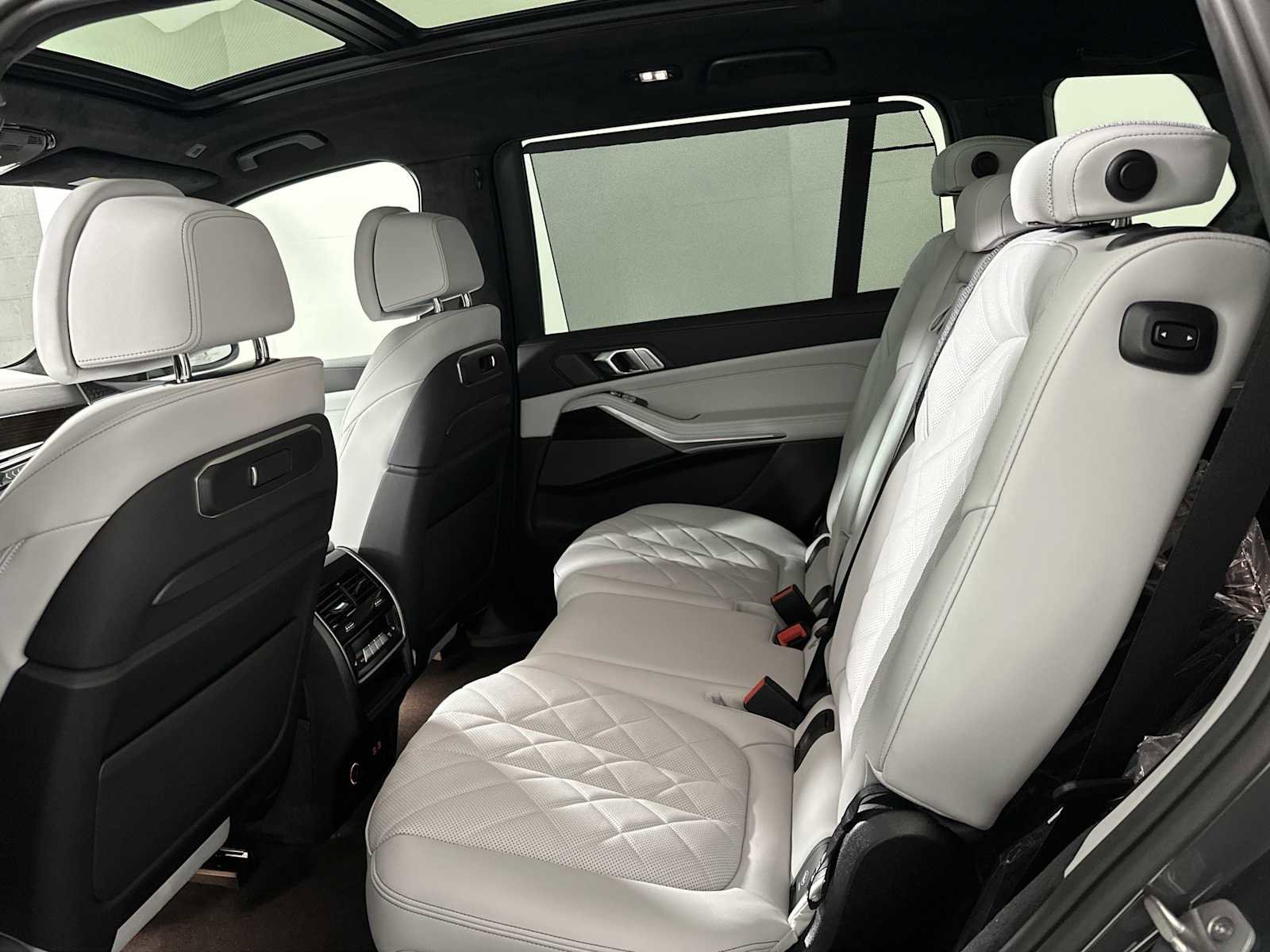 New 2026 BMW X7 xDrive40i w/ Executive Package image 19
