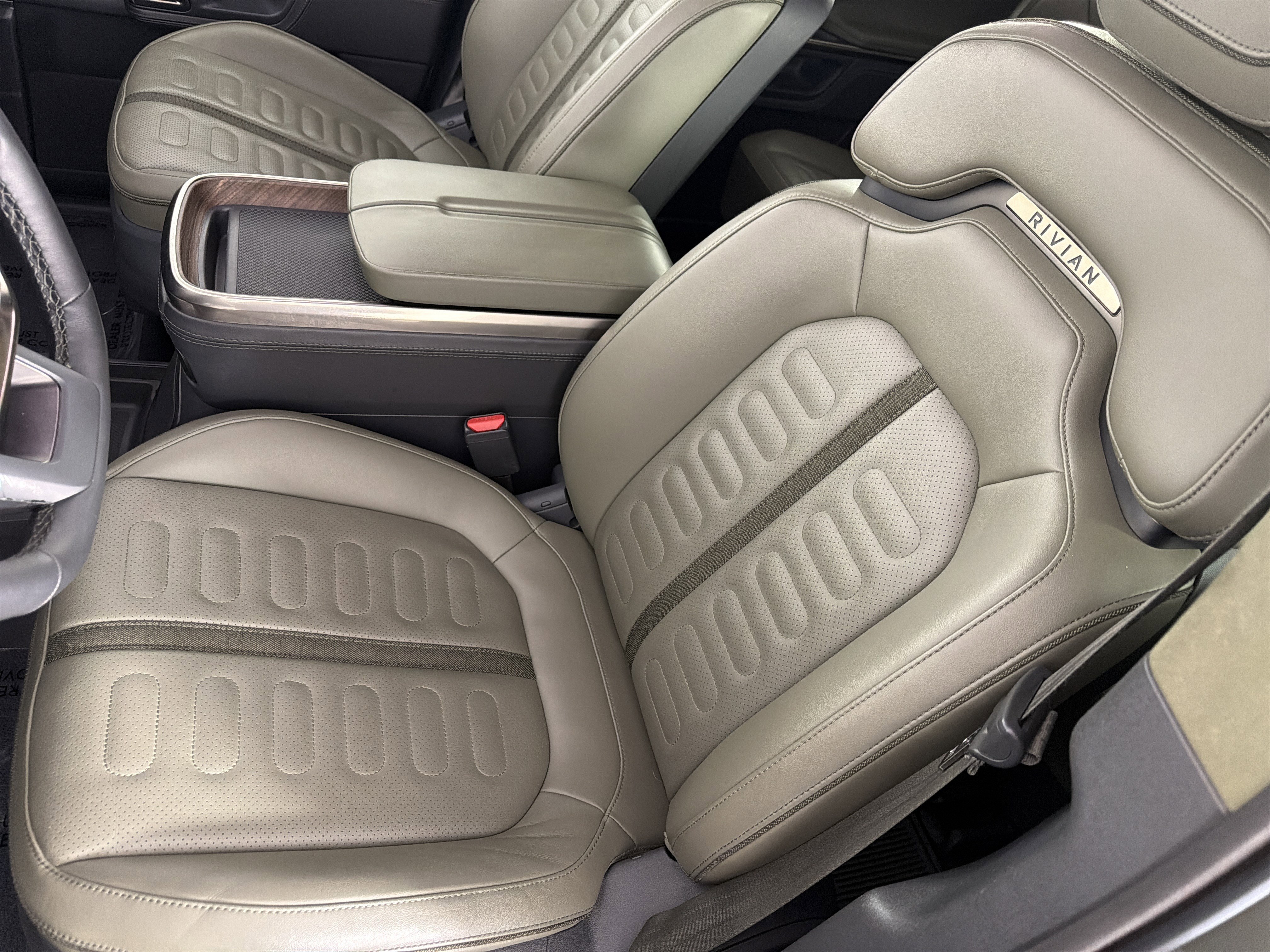 Used 2023 Rivian R1S Launch Edition image 13