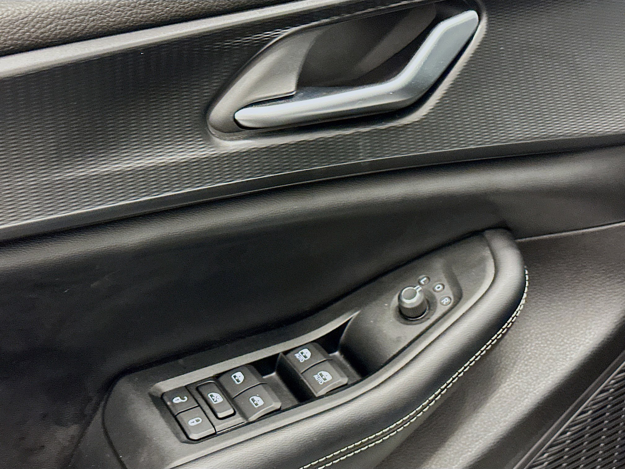 Used 2023 Jeep Grand Cherokee Altitude AWD/4WD image 15