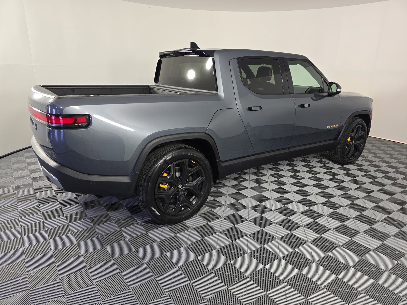 Used 2023 Rivian R1T Adventure AWD/4WD image 5