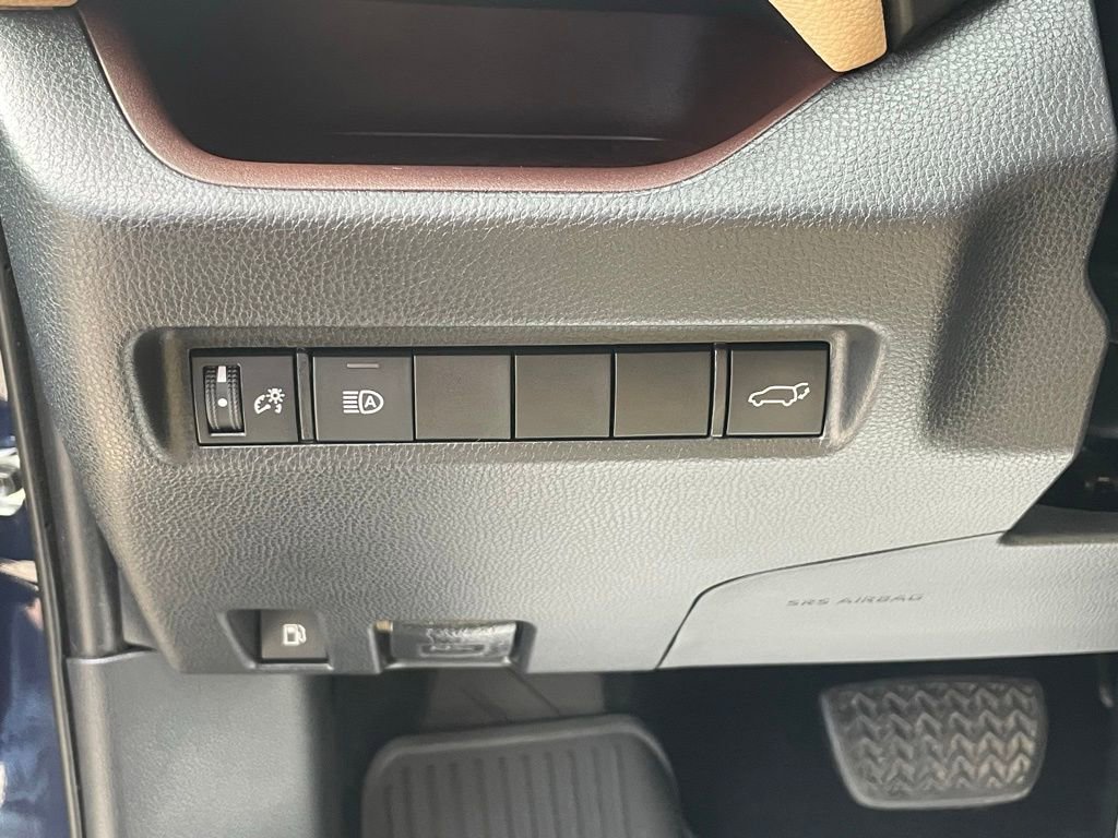 Used 2019 Toyota RAV4 Limited w/ Carpet Mat Package image 30