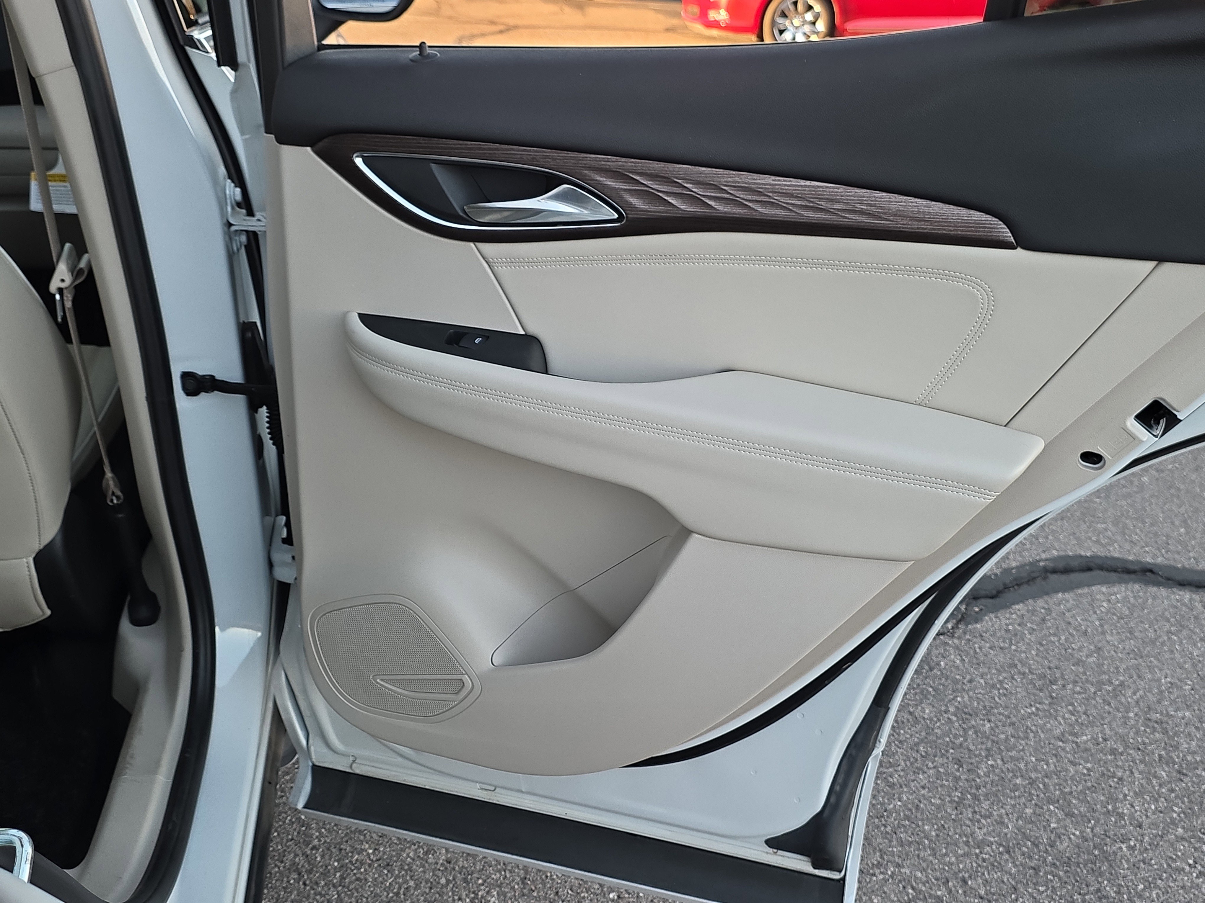 Used 2023 Buick Envision Avenir image 29