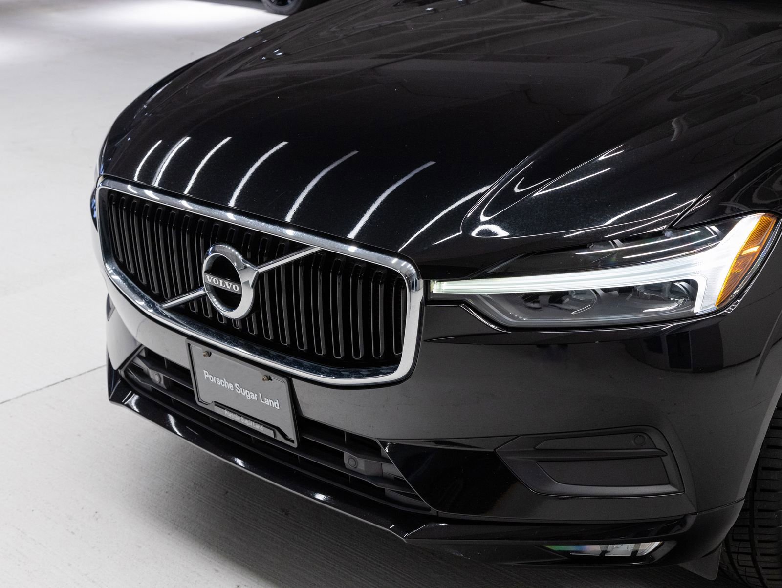Used 2021 Volvo XC60 T5 Momentum w/ Premium Package FWD image 30