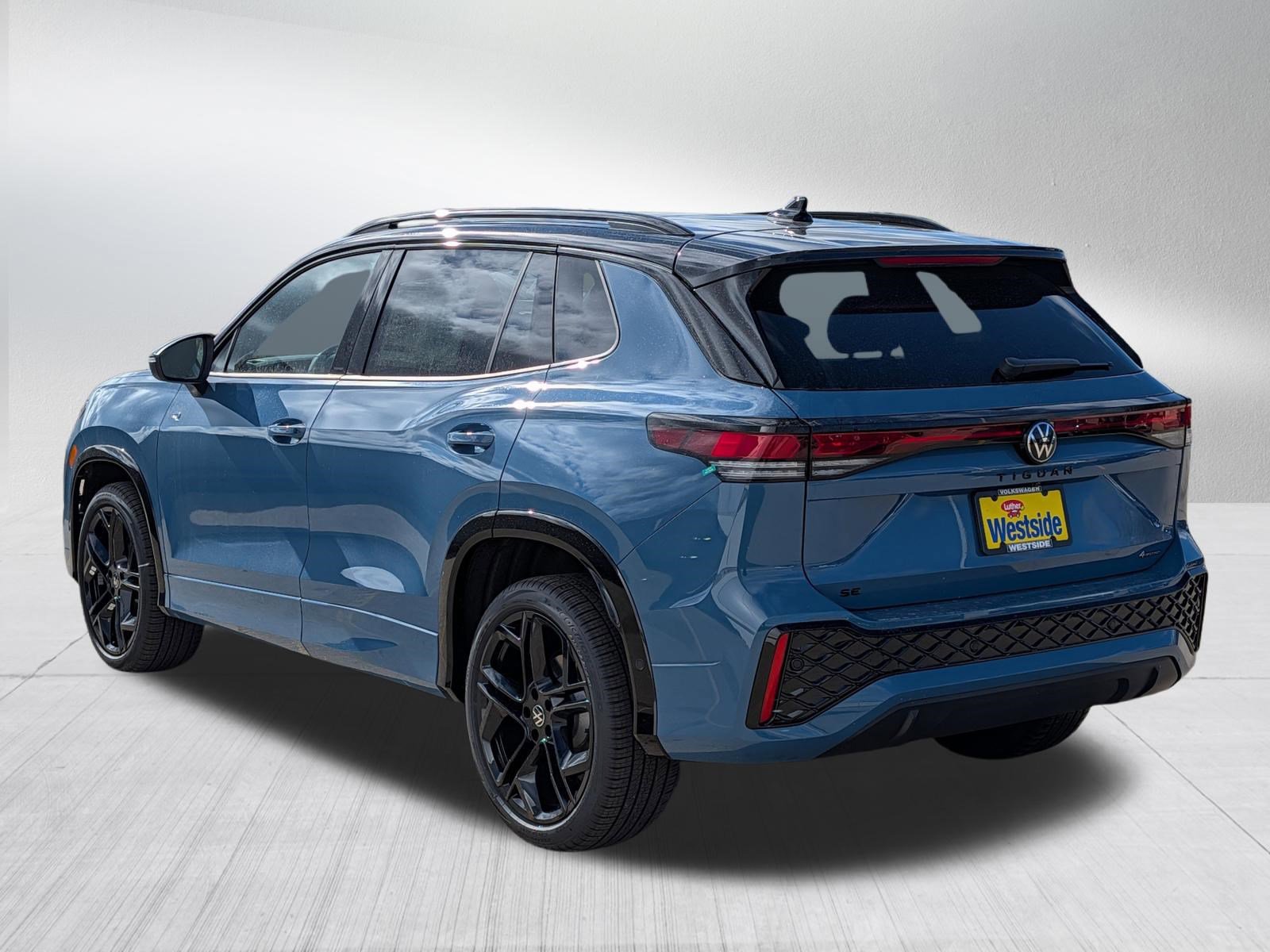 New 2025 Volkswagen Tiguan SE R-Line video 2