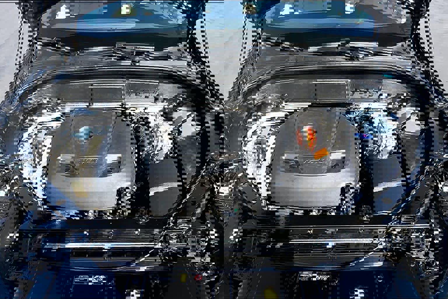 Used 2023 Volvo XC60 T8 Plus w/ Protection Package Premier image 13