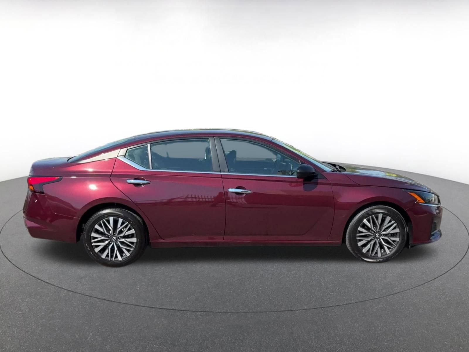 Used 2024 Nissan Altima 2.5 SV FWD image 16