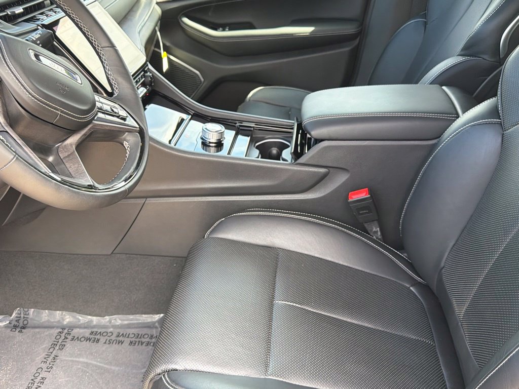 Used 2024 Jeep Grand Cherokee Overland RWD image 24