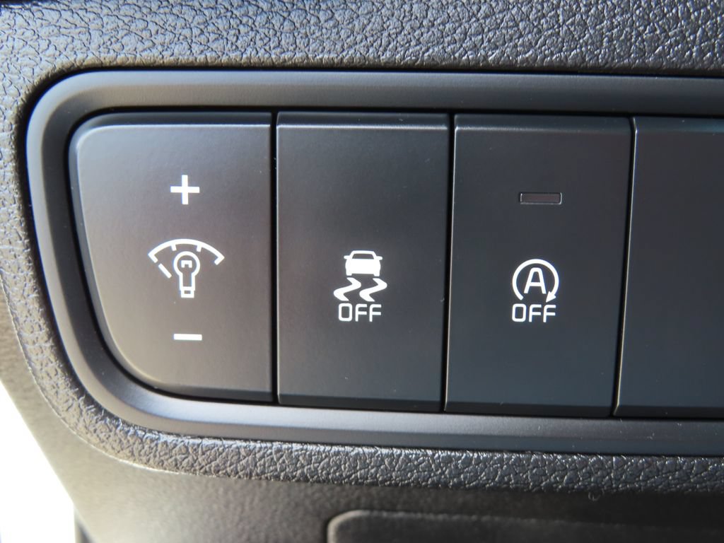 Certified 2025 Kia Soul LX w/ LX Technology Package FWD image 8