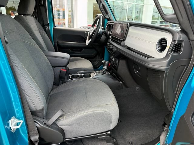 Used 2024 Jeep Wrangler Unlimited Sahara AWD/4WD image 22