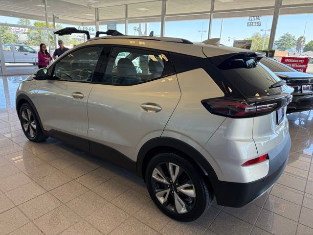 Used 2022 Chevrolet Bolt EUV LT w/ Convenience Package FWD image 5