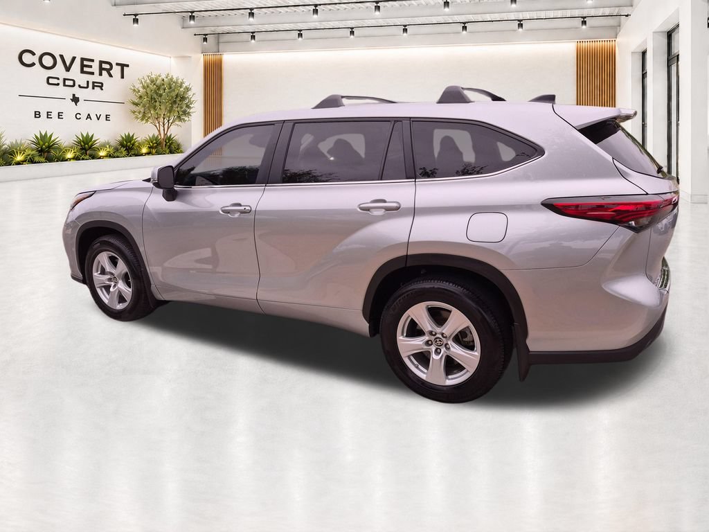 Used 2023 Toyota Highlander L FWD image 8