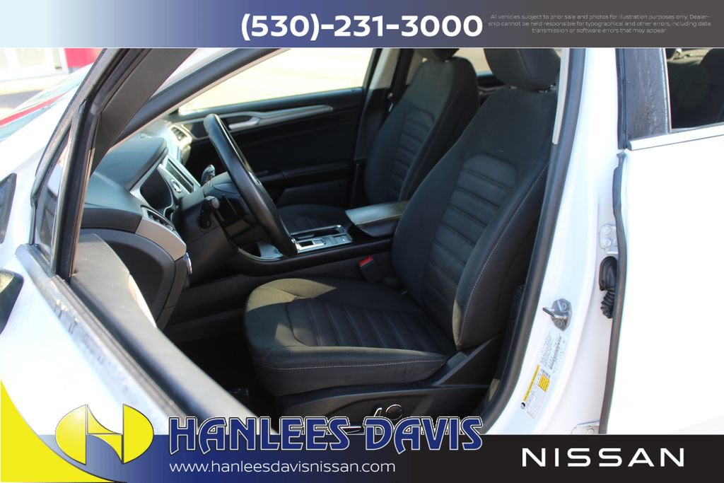 Used 2018 Ford Fusion SE w/ Fusion SE Technology Package image 12