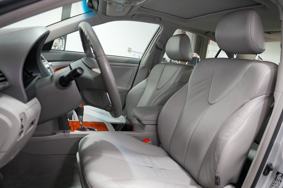 Used 2011 Toyota Camry XLE w/ SE/XLE Extra-Value Pkg FWD image 24