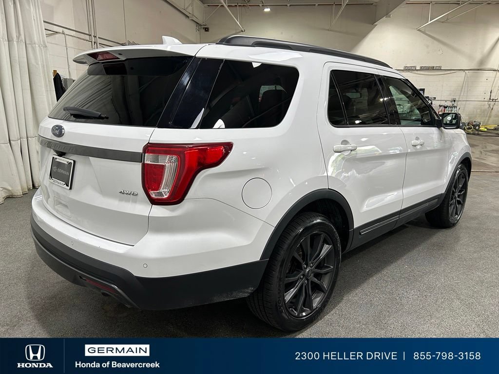 Used 2017 Ford Explorer XLT w/ Equipment Group 202A AWD/4WD image 8