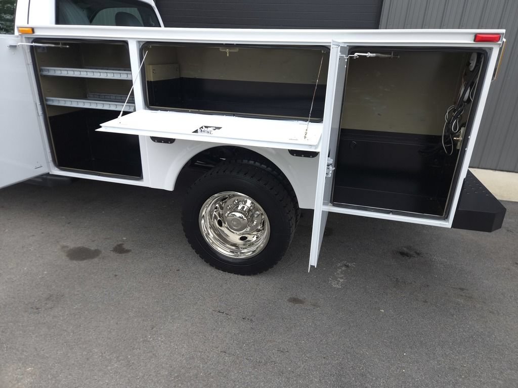 Used 2015 Ford F550 4x4 Regular Cab Super Duty w/ Power Equipment Group image 4