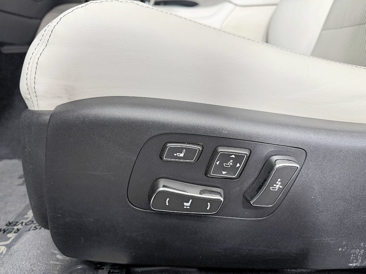 Used 2014 Lexus LS 460 w/ Comfort Package RWD image 39