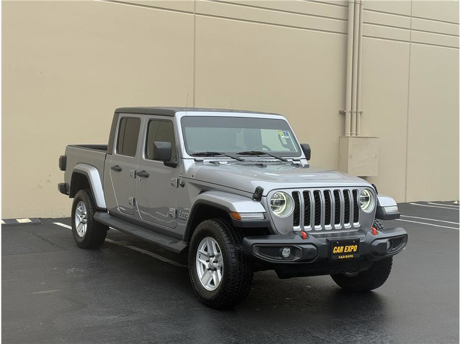 Used 2020 Jeep Gladiator Overland image 3
