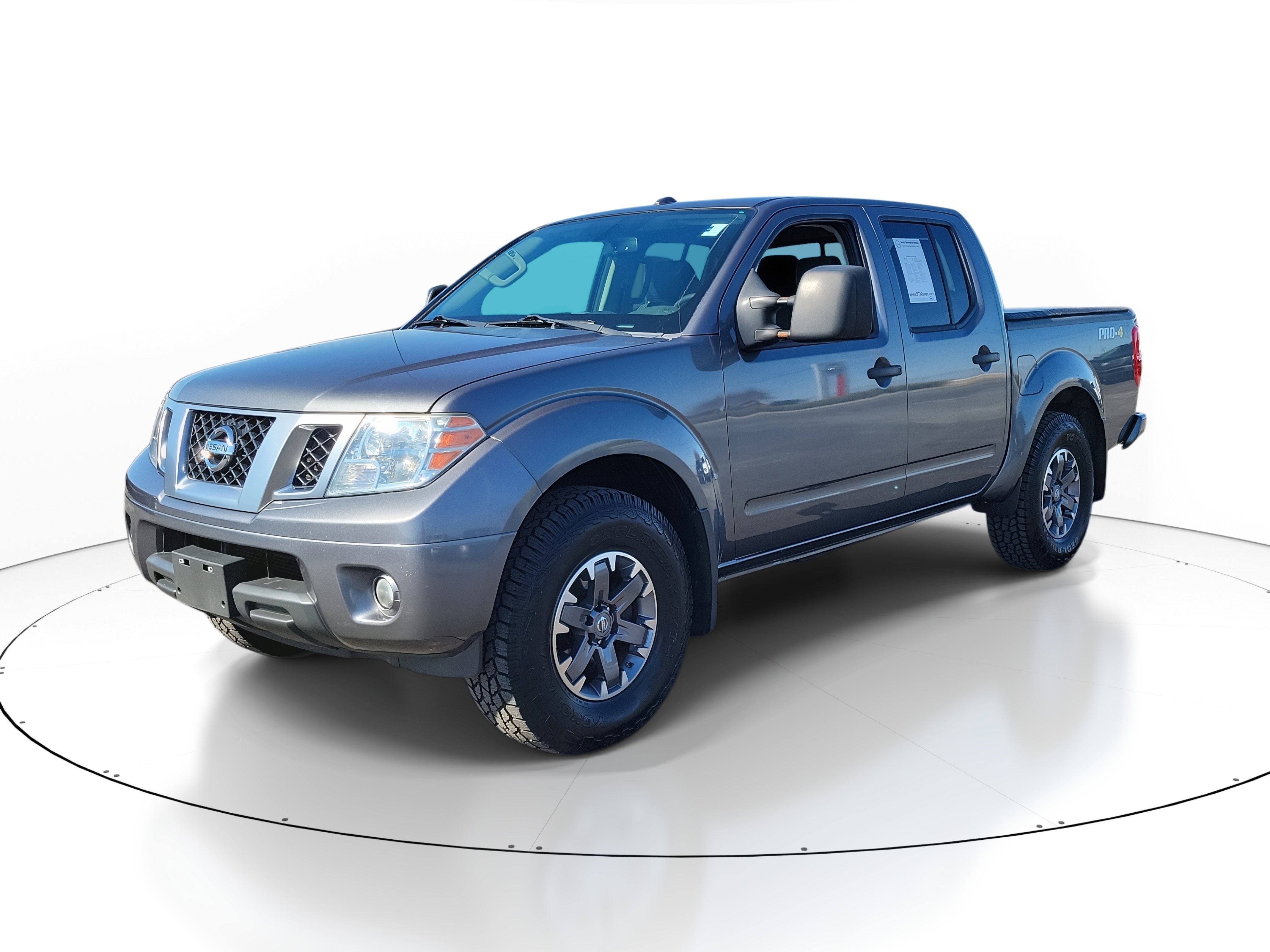 Used 2018 Nissan Frontier PRO-4X image 2
