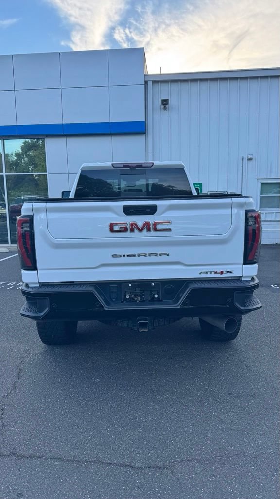 Used 2025 GMC Sierra 2500 AT4X AWD/4WD image 9