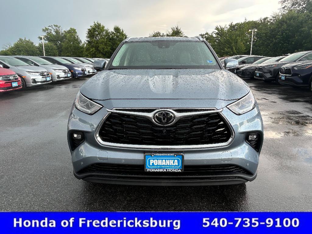 Used 2024 Toyota Highlander Limited AWD/4WD image 8