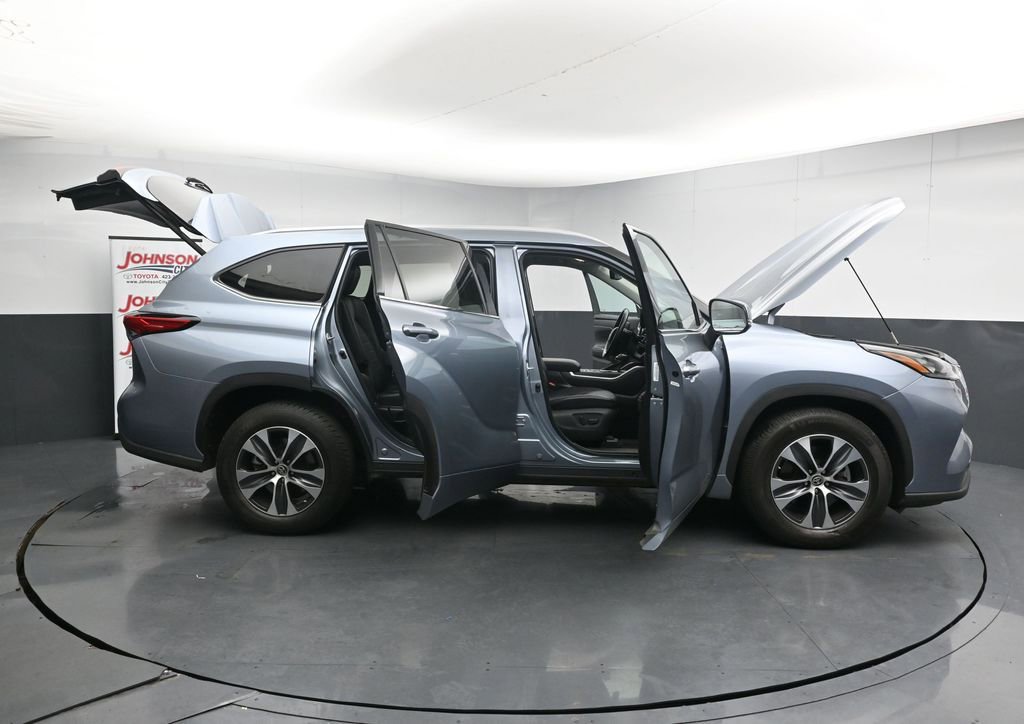 Used 2020 Toyota Highlander XLE FWD image 42