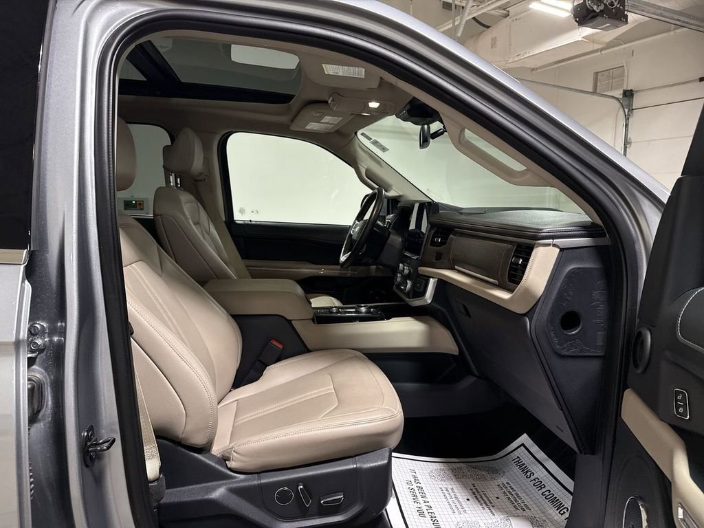 Used 2024 Ford Expedition Limited image 23