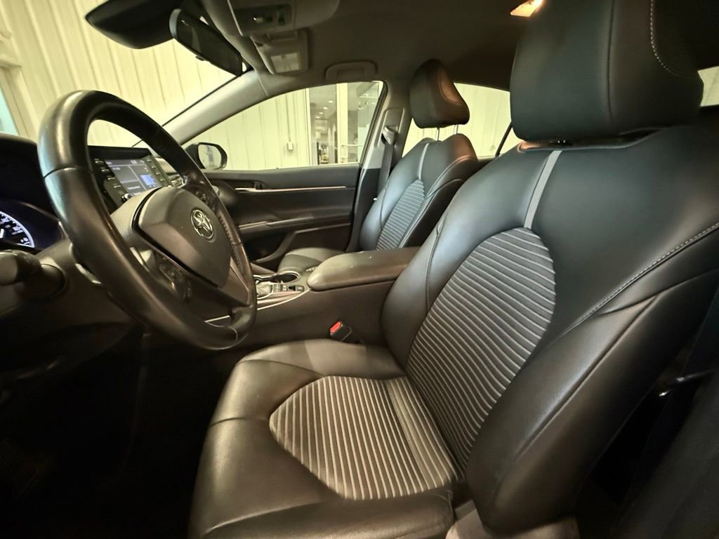 Used 2022 Toyota Camry SE image 11