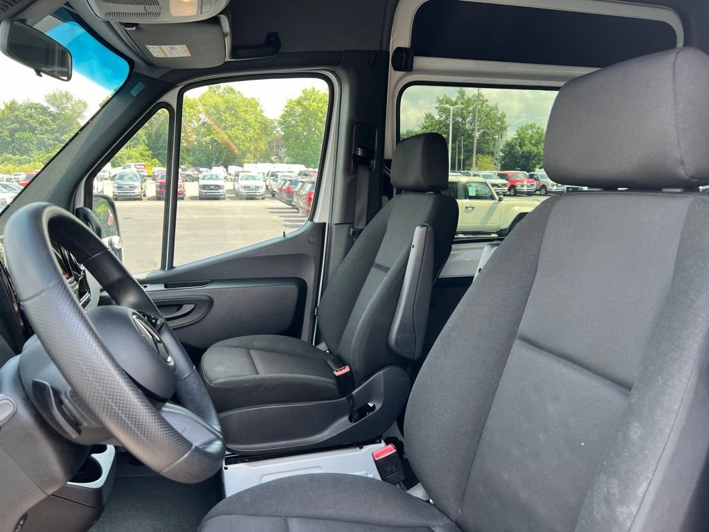 Used 2025 Mercedes-Benz Sprinter 2500 image 4