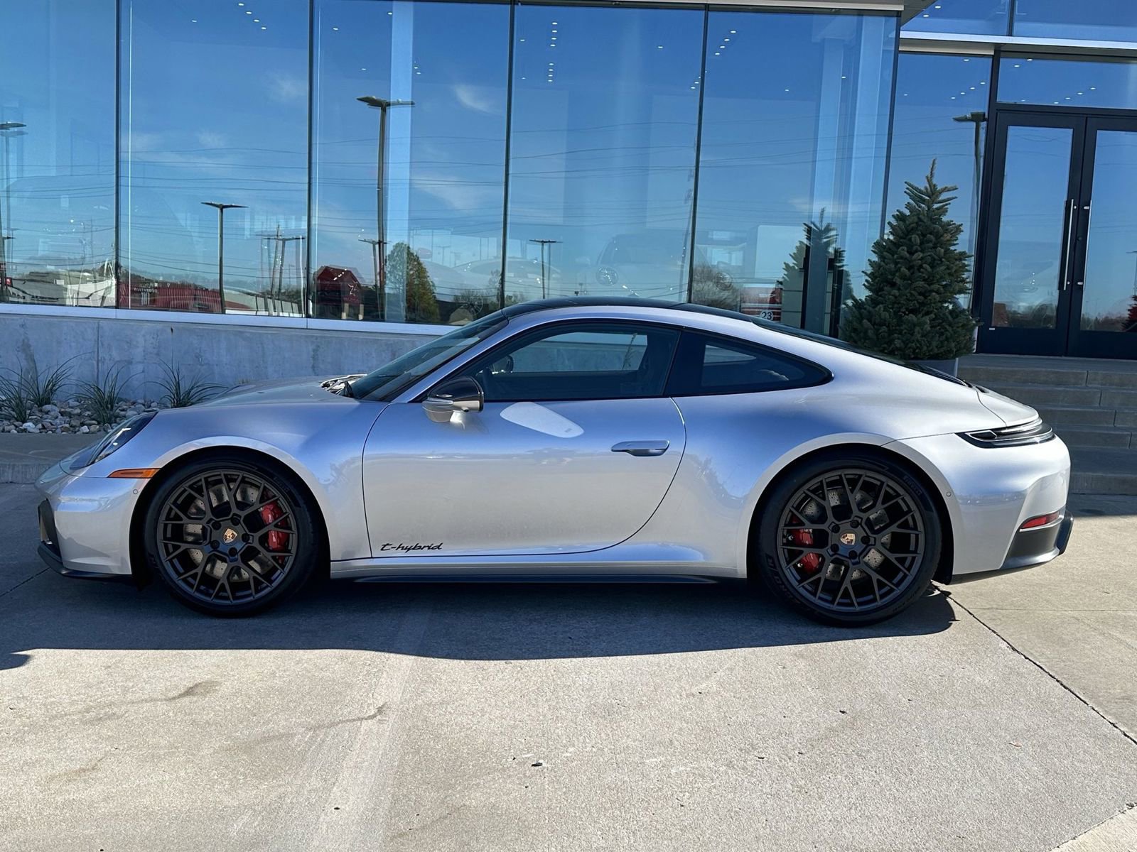 New 2026 Porsche 911 Carrera GTS image 2