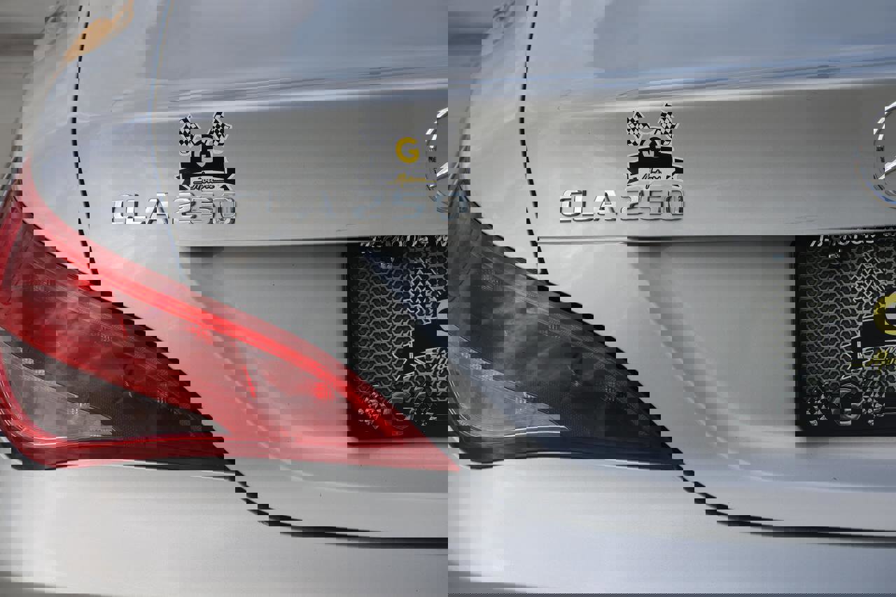 Used 2018 Mercedes-Benz CLA 250 4MATIC image 9