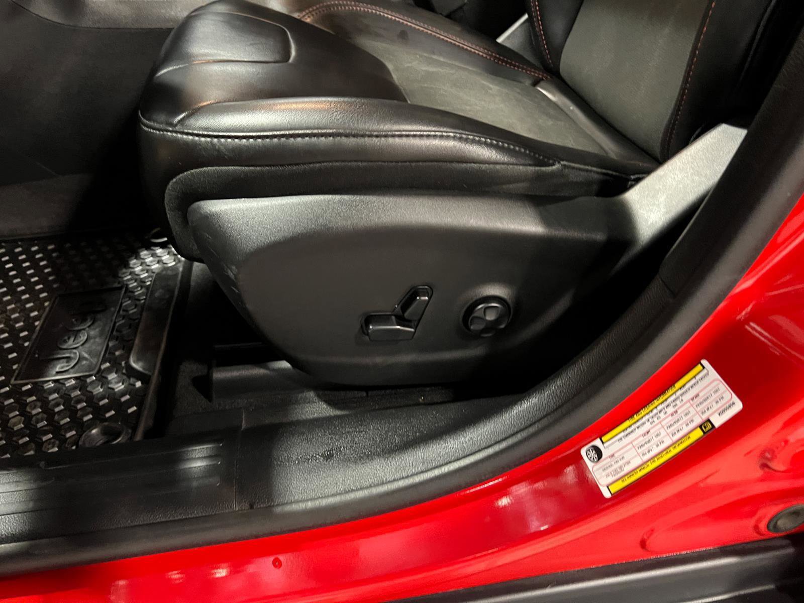 Used 2019 Jeep Cherokee Trailhawk w/ Cold Weather Group image 24