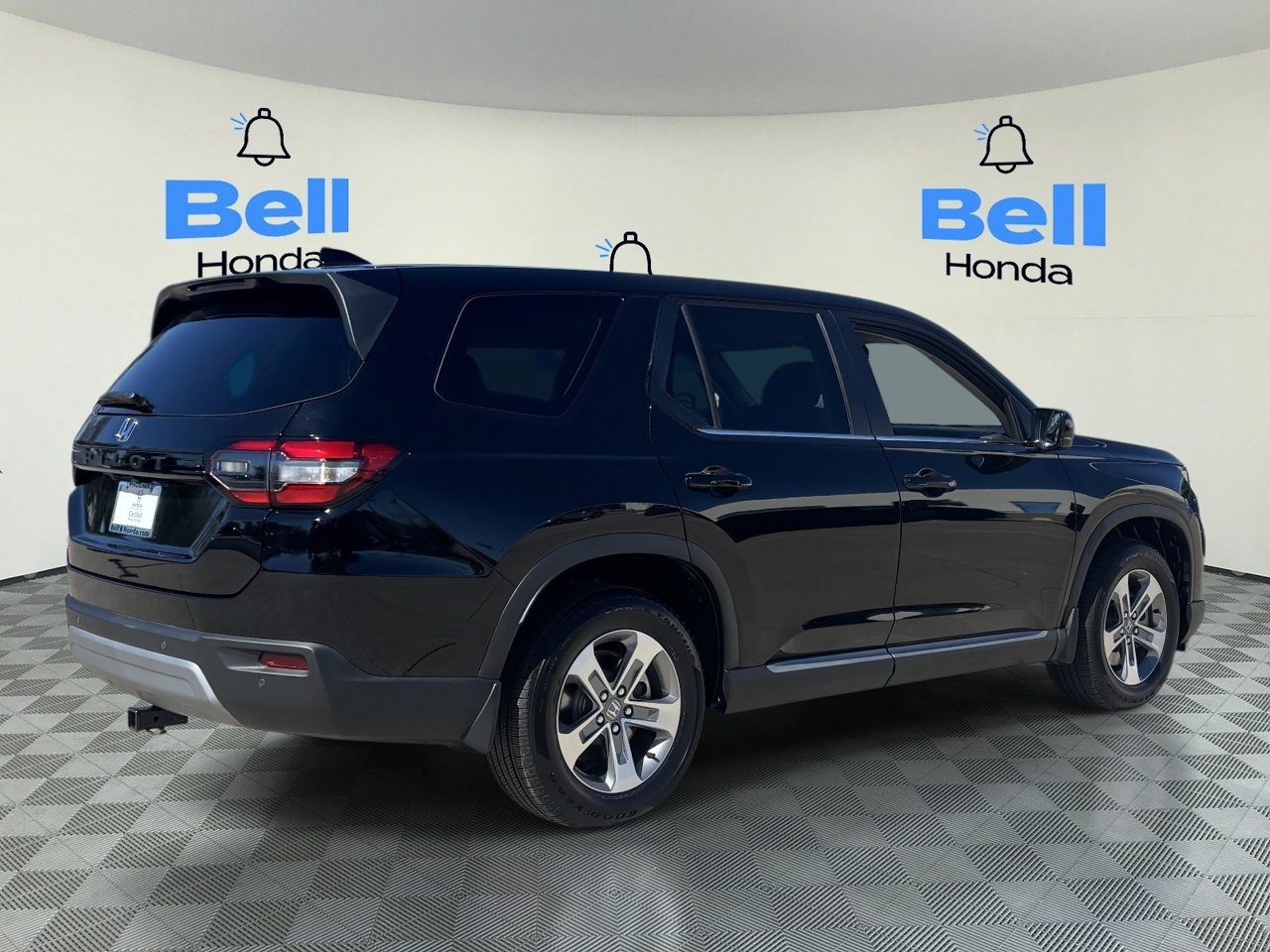 Used 2025 Honda Pilot EX-L image 4
