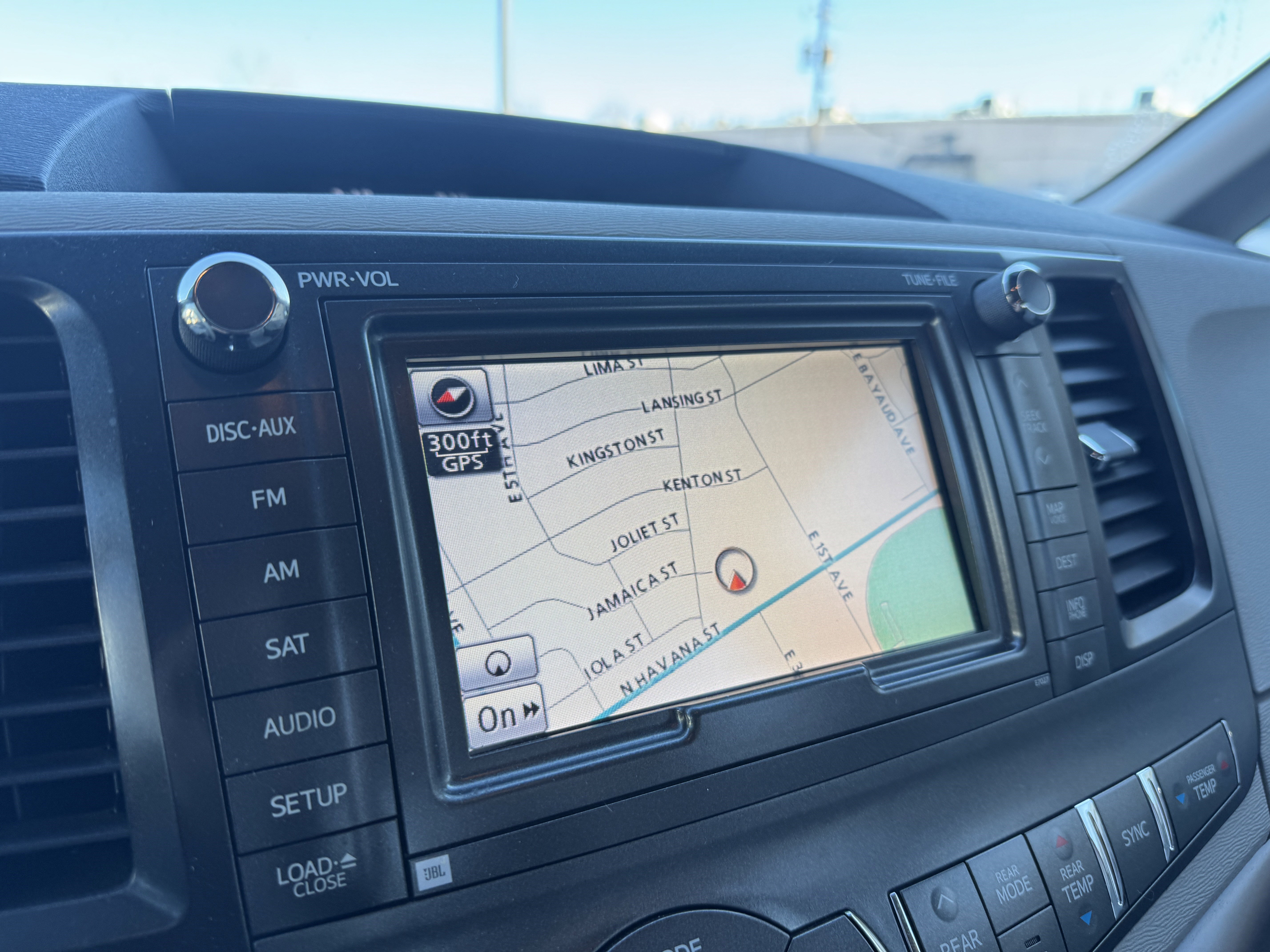 Used 2012 Toyota Sienna XLE image 25