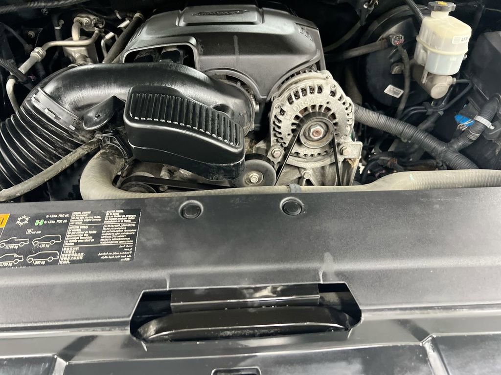 Used 2014 Chevrolet Suburban LT image 23