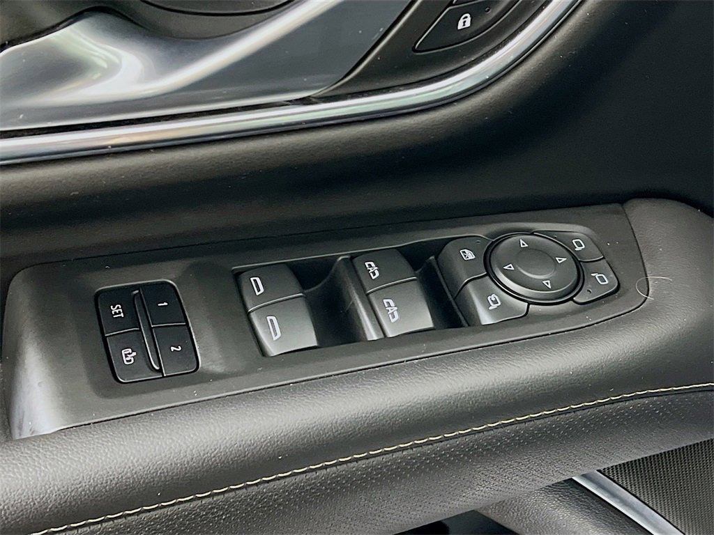 Used 2022 GMC Yukon SLT w/ SLT Premium Package image 17