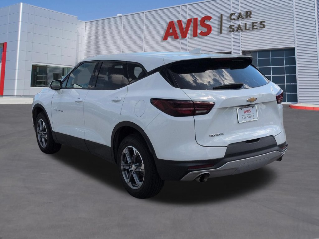 Used 2025 Chevrolet Blazer LT FWD image 9