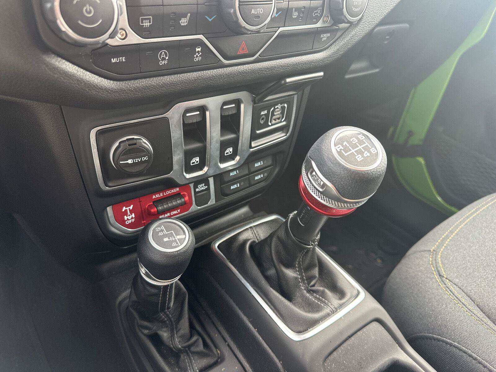 Used 2025 Jeep Wrangler Sport AWD/4WD image 19