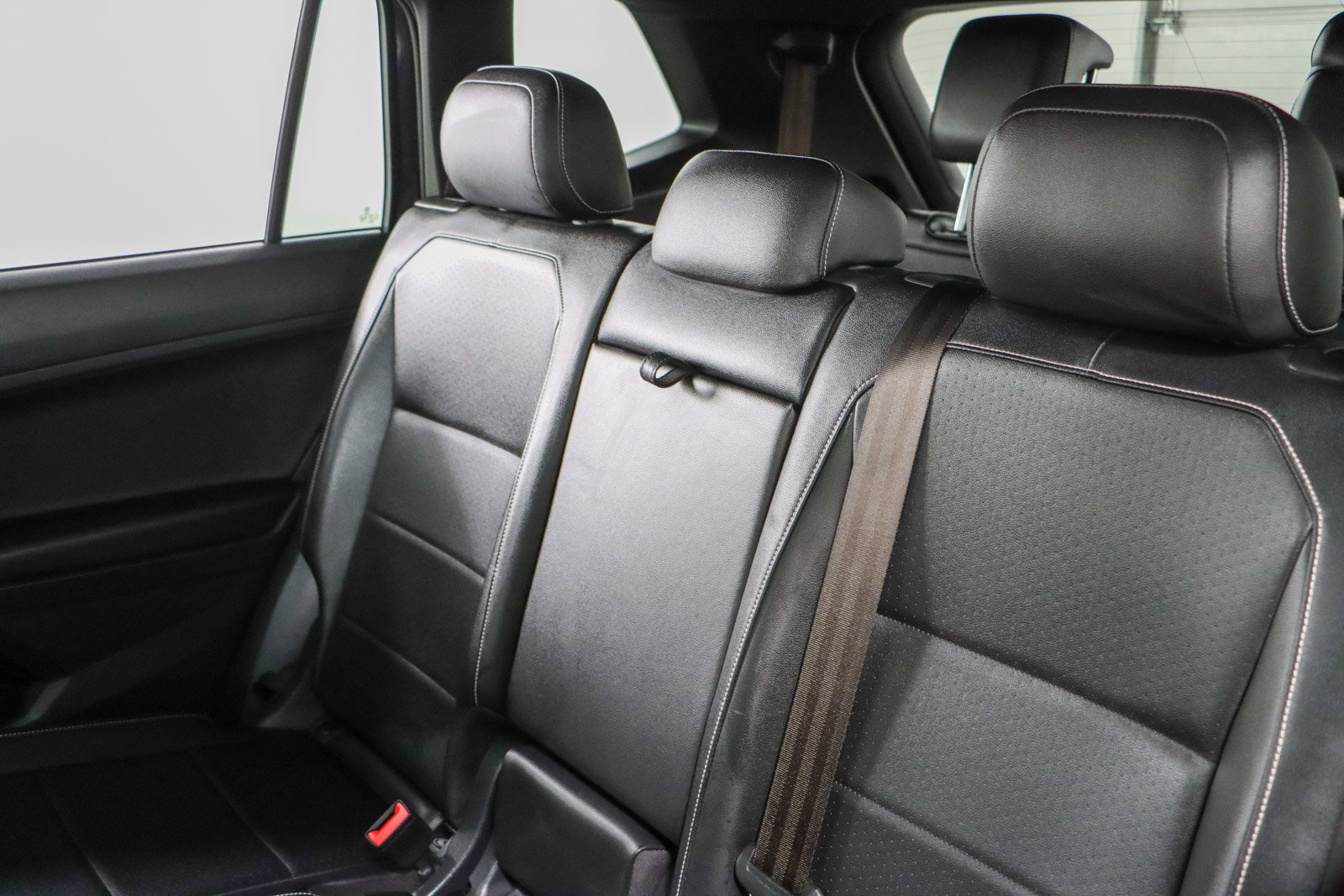 Used 2021 Volkswagen Tiguan SE R-Line image 24