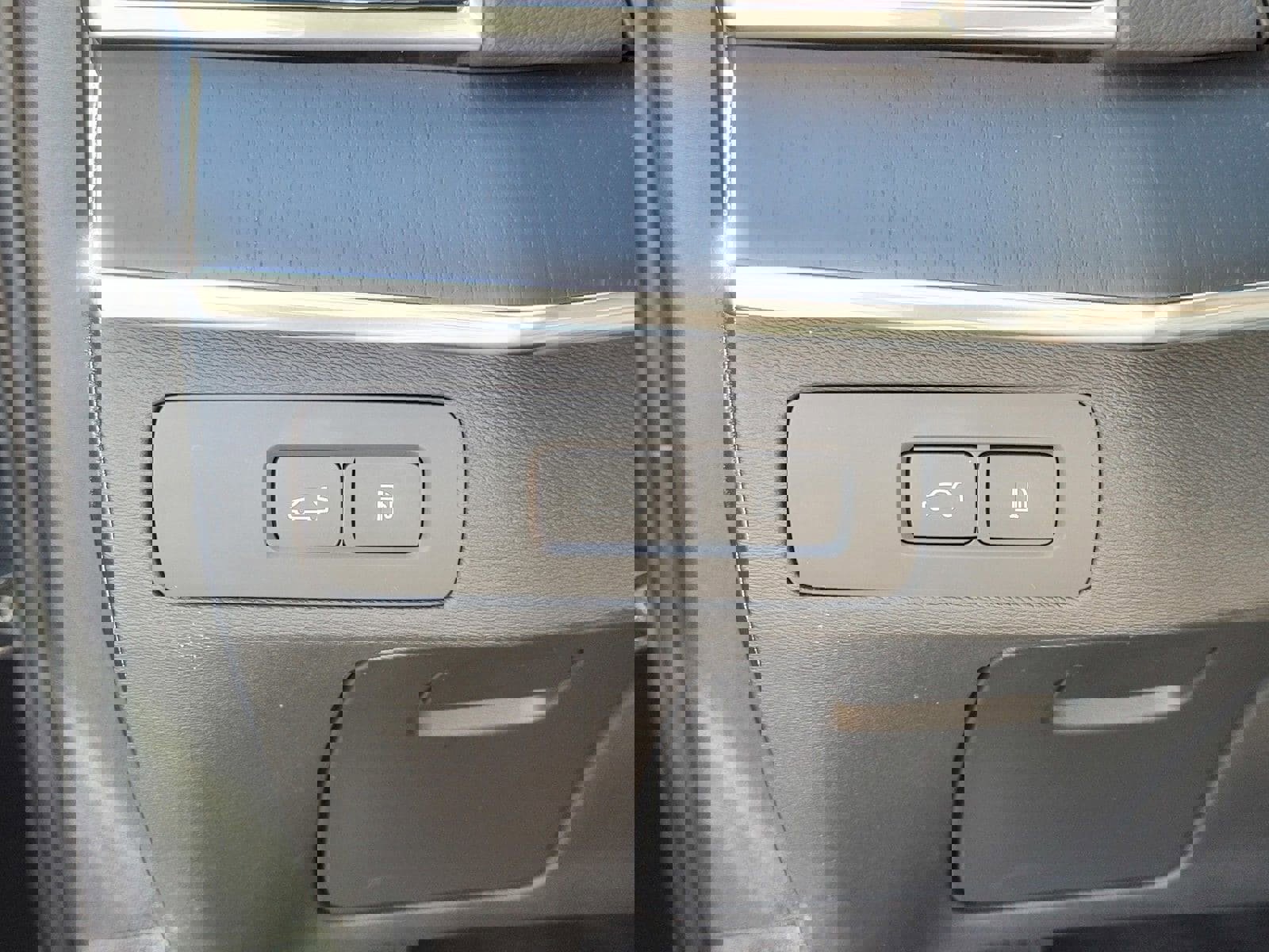 Certified 2023 Volvo XC90 T8 Ultimate AWD/4WD image 18