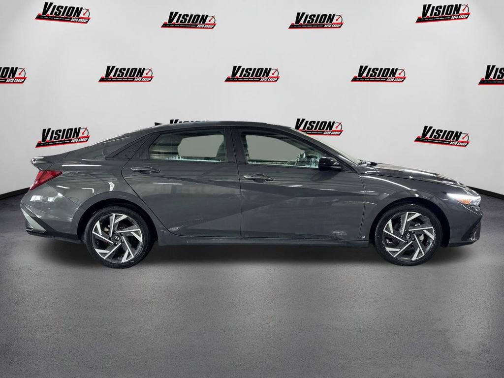 Certified 2025 Hyundai Elantra Sport image 4
