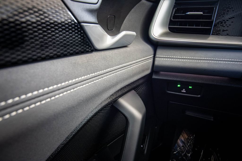 Certified 2025 Volkswagen Tiguan SE image 36