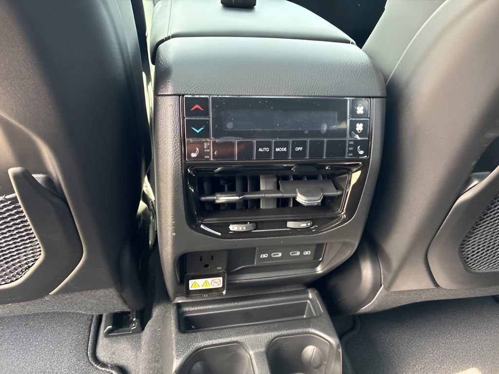 New 2026 Jeep Grand Cherokee L Limited w/ Limited Altitude Package AWD/4WD image 30
