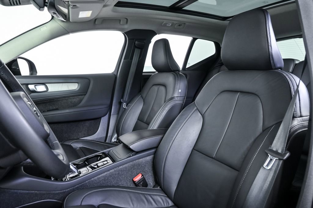 Certified 2023 Volvo XC40 B4 Plus w/ Driver Assist Package image 7