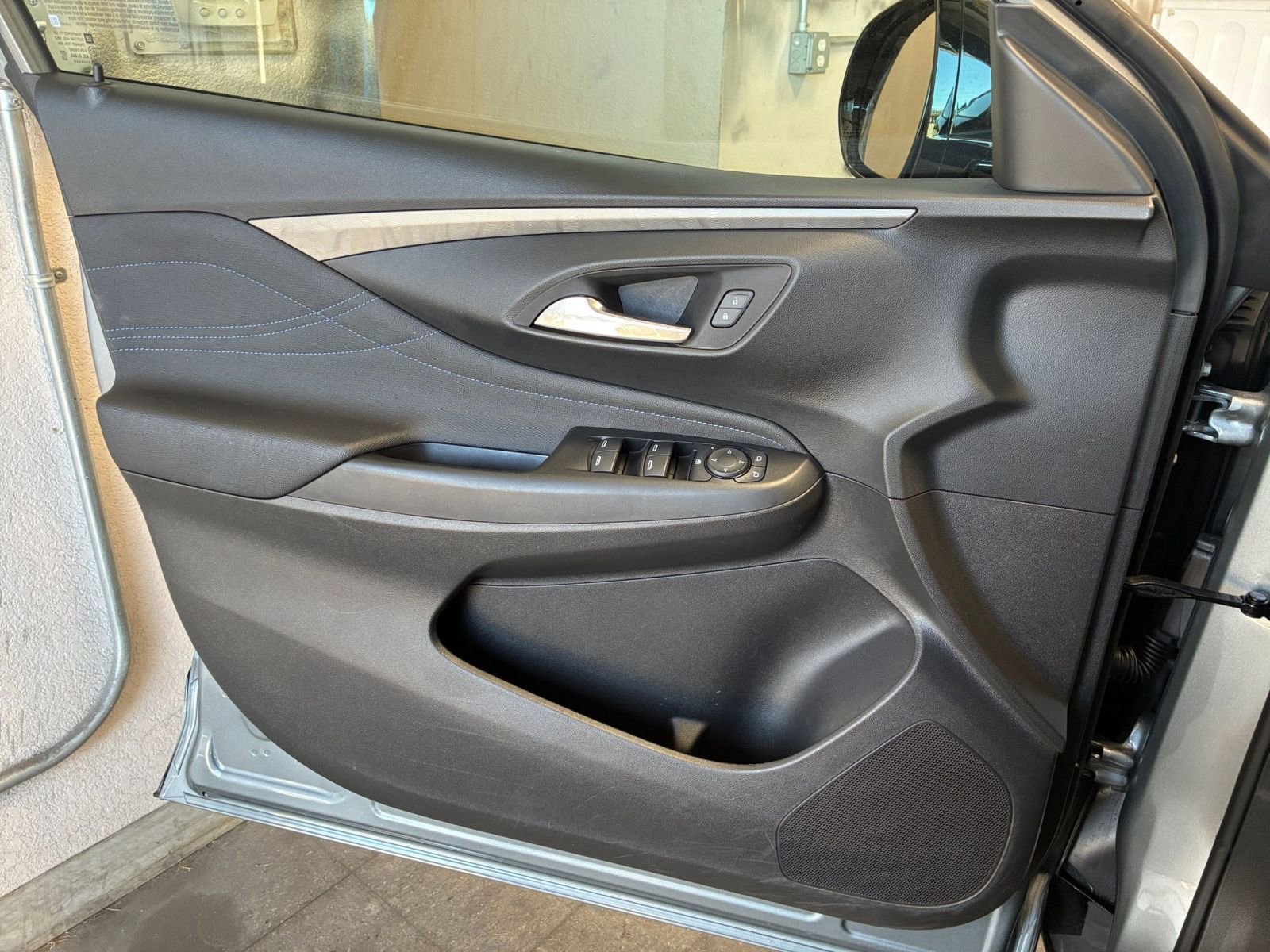 Used 2025 Buick Envista Sport Touring image 18